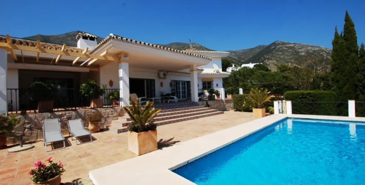Short-term rent of detached villa in Valtocado 35