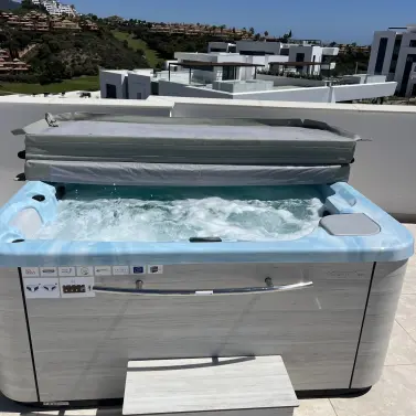 Краткосрочная аренда двухуровневого пентхауса в Los Monteros