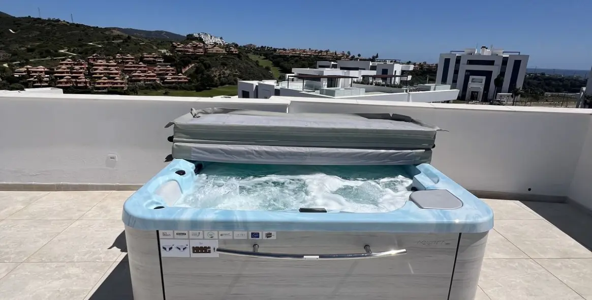 Краткосрочная аренда двухуровневого пентхауса в Los Monteros 5