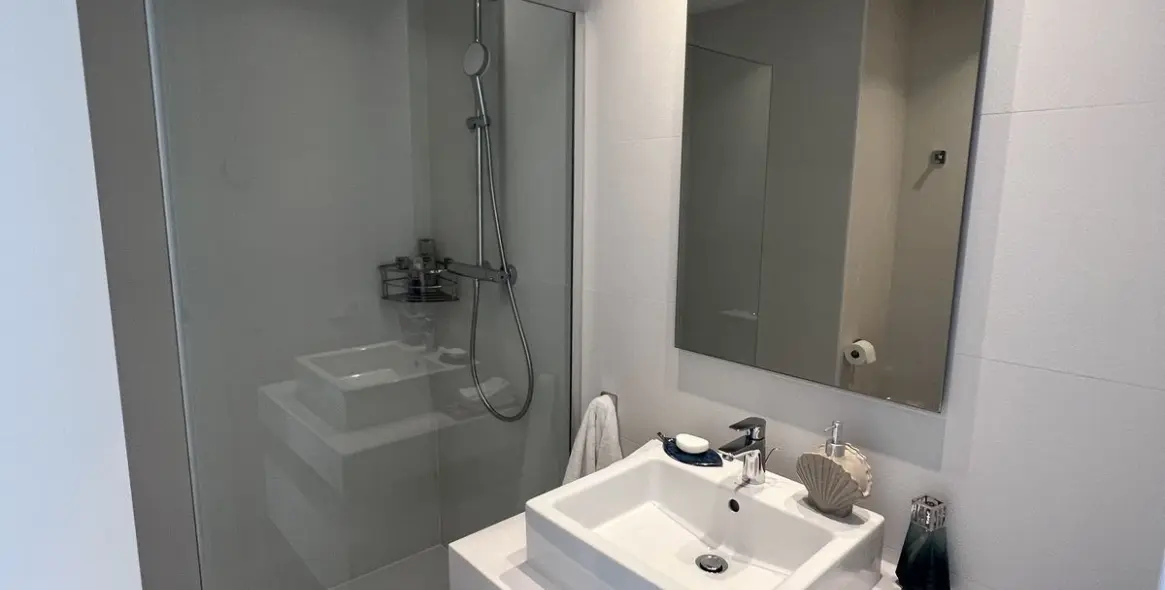 Краткосрочная аренда двухуровневого пентхауса в Los Monteros 17