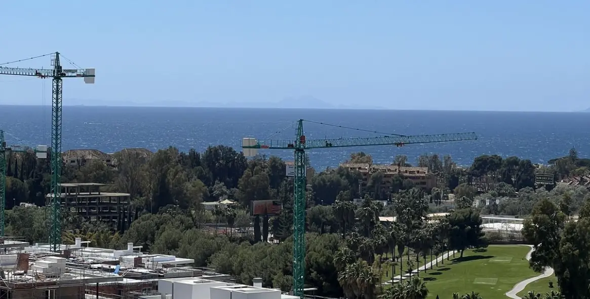 Краткосрочная аренда двухуровневого пентхауса в Los Monteros 2