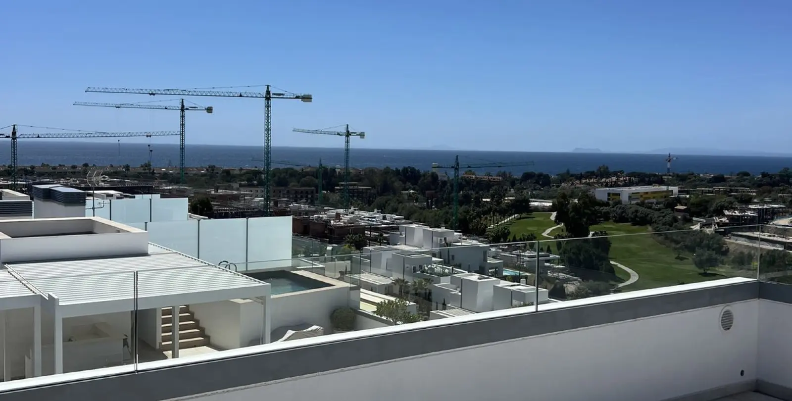 Краткосрочная аренда двухуровневого пентхауса в Los Monteros 6