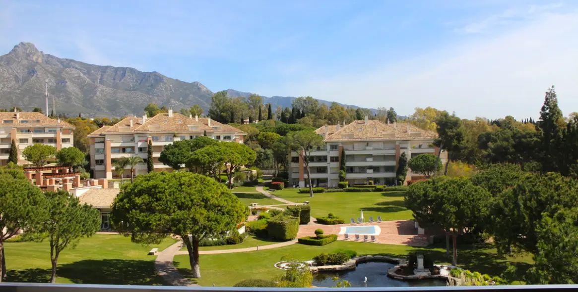 Short-term rent of penthouse in The Golden Mile 1