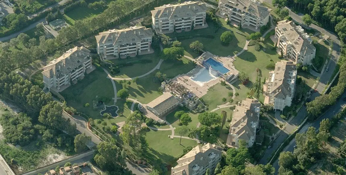 Short-term rent of penthouse in The Golden Mile 2