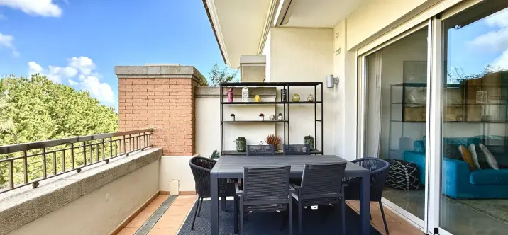 Short-term rent of penthouse in The Golden Mile 3