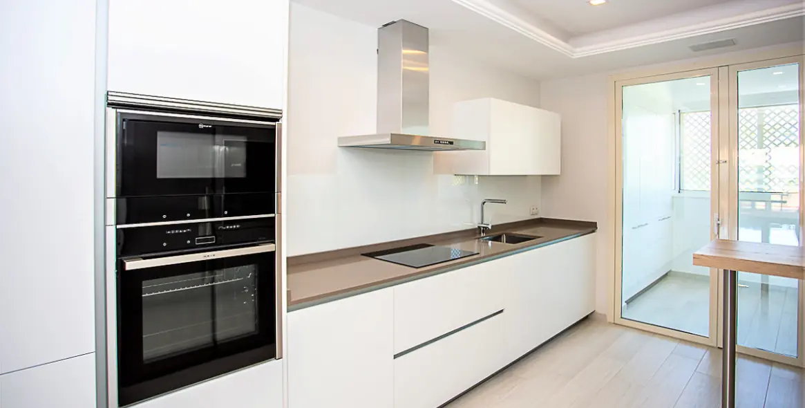 Short-term rent of penthouse in The Golden Mile 8