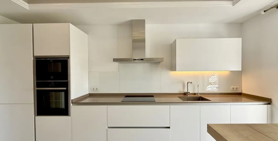 Short-term rent of penthouse in The Golden Mile 9