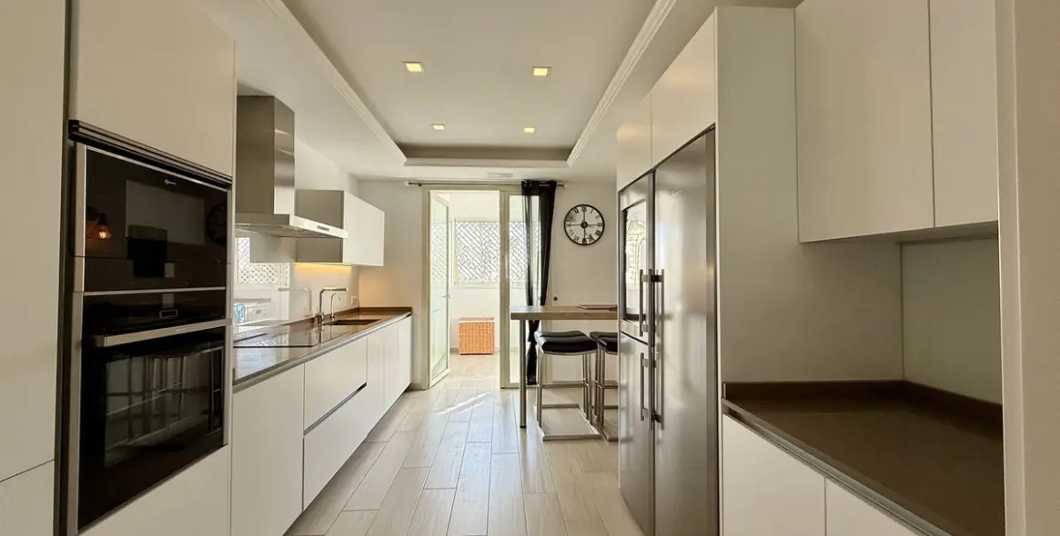 Short-term rent of penthouse in The Golden Mile 10