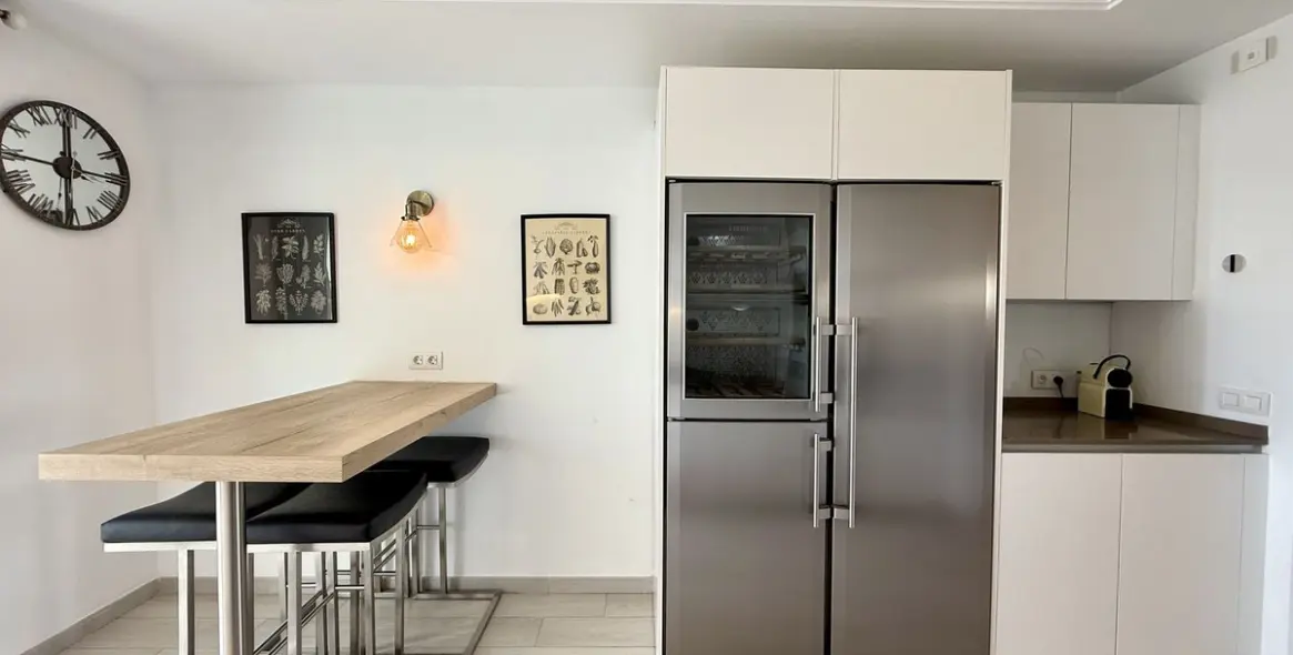 Short-term rent of penthouse in The Golden Mile 12