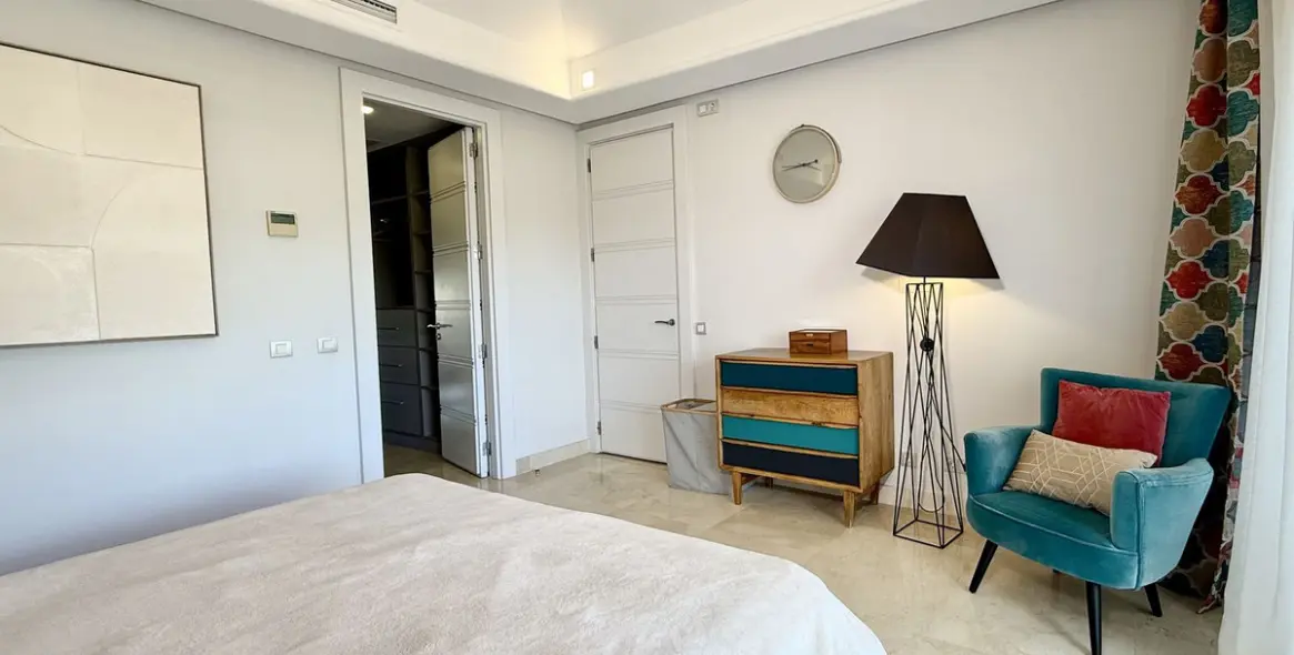 Short-term rent of penthouse in The Golden Mile 16