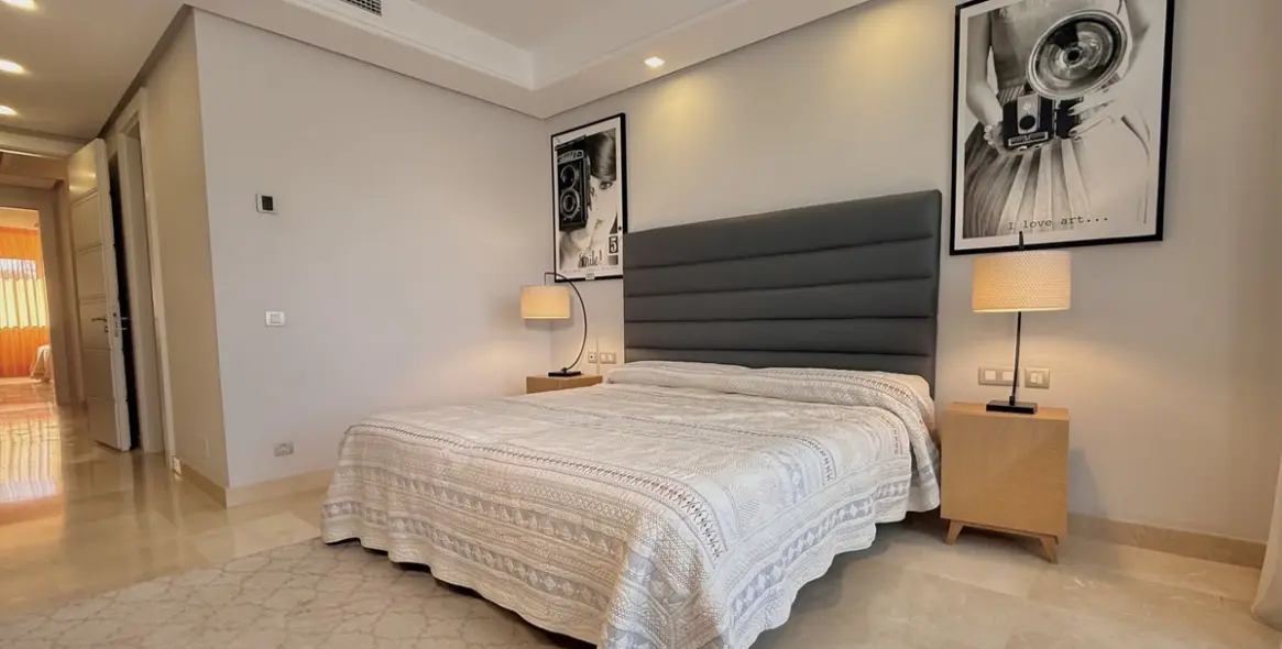 Short-term rent of penthouse in The Golden Mile 17