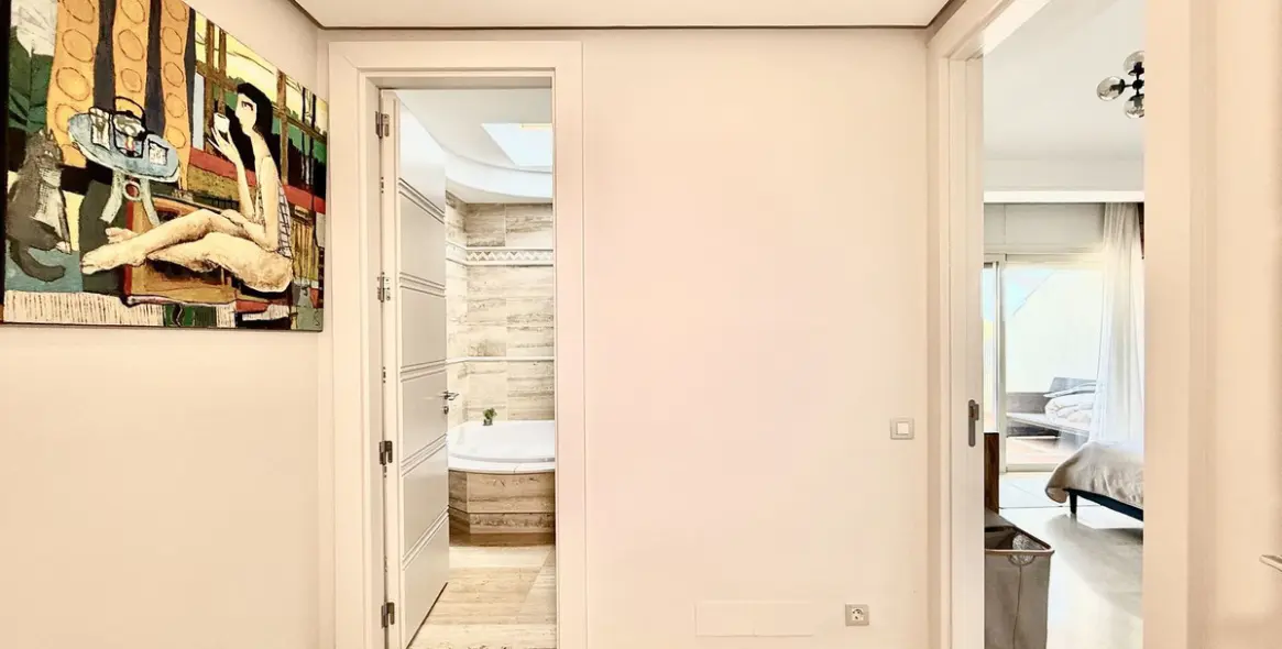 Short-term rent of penthouse in The Golden Mile 20