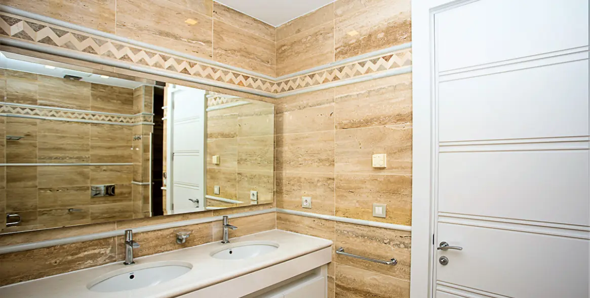 Short-term rent of penthouse in The Golden Mile 23