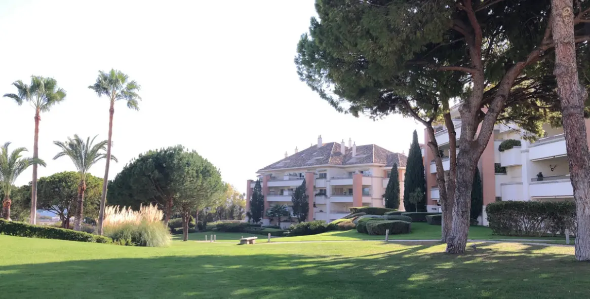 Short-term rent of penthouse in The Golden Mile 30