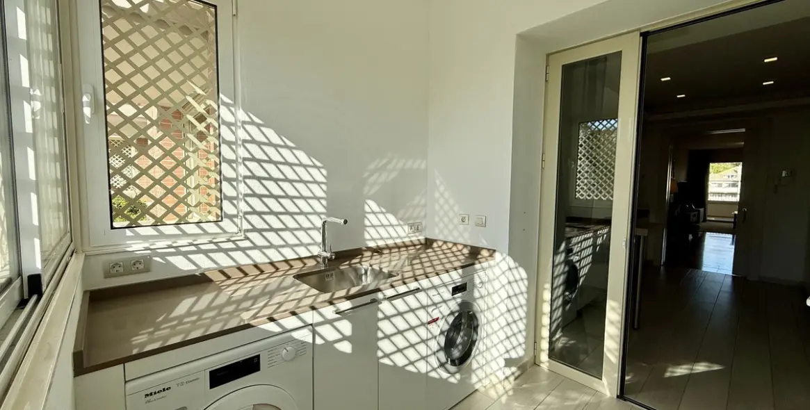 Short-term rent of penthouse in The Golden Mile 13