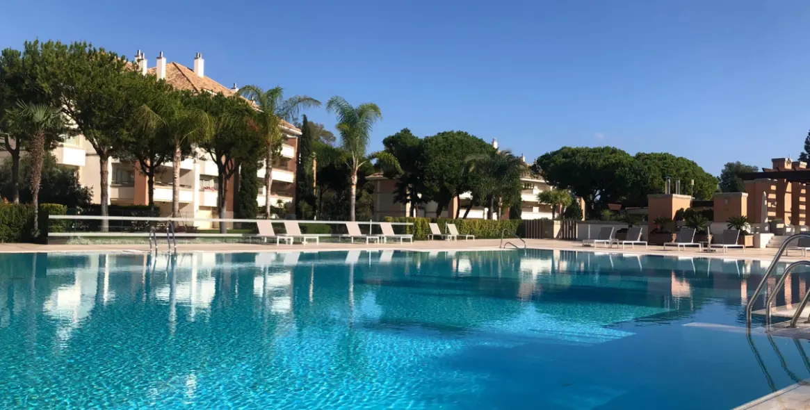 Short-term rent of penthouse in The Golden Mile 33
