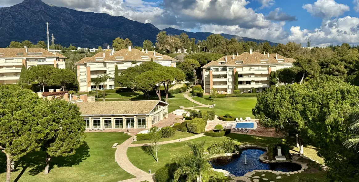 Short-term rent of penthouse in The Golden Mile 35