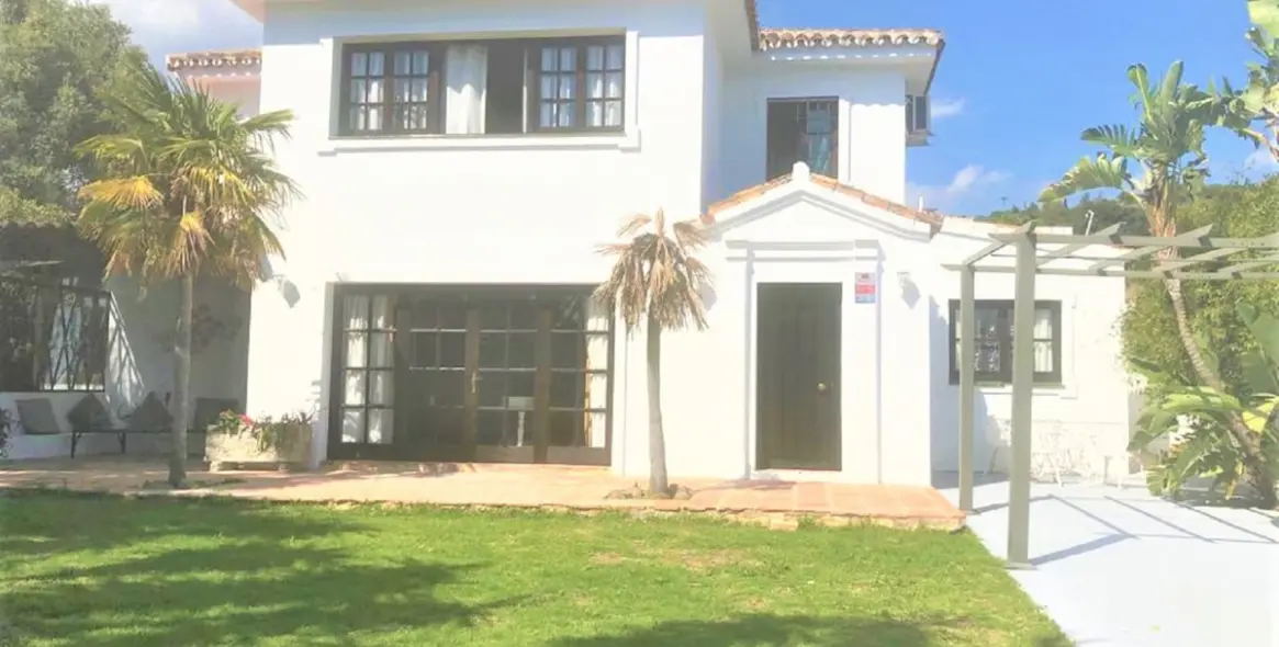 Долгосрочная аренда  отдельно стоящей виллы в Estepona 1