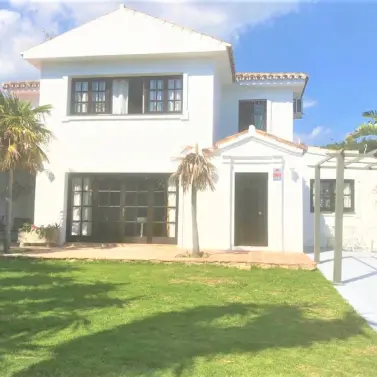 Long-term rent of detached villa in Estepona
