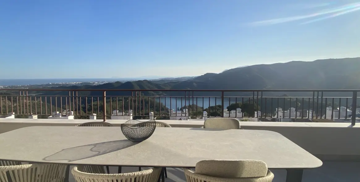 Short-term rent of penthouse in Istán 1