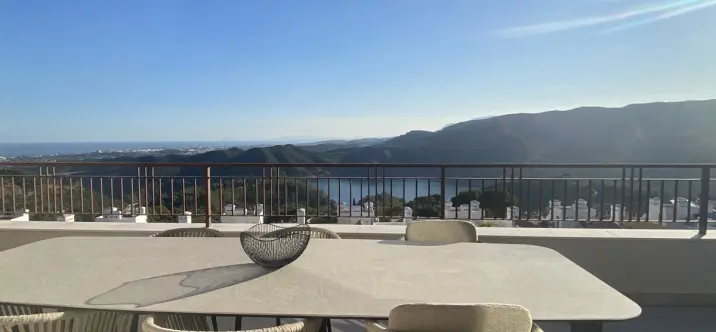 Short-term rent of penthouse in Istán 0