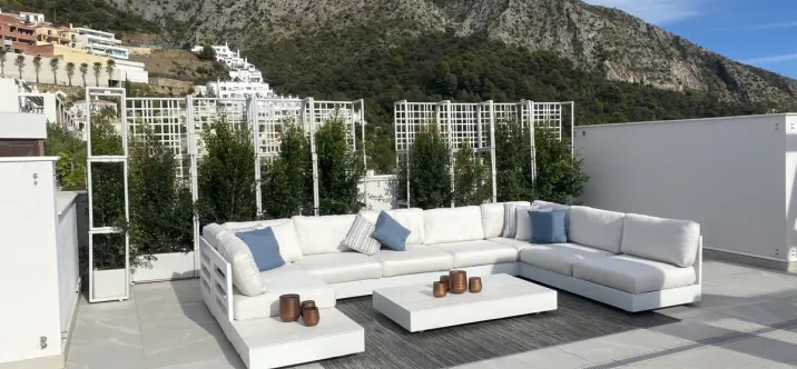 Short-term rent of penthouse in Istán 4