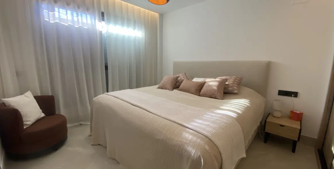 Short-term rent of penthouse in Istán 9