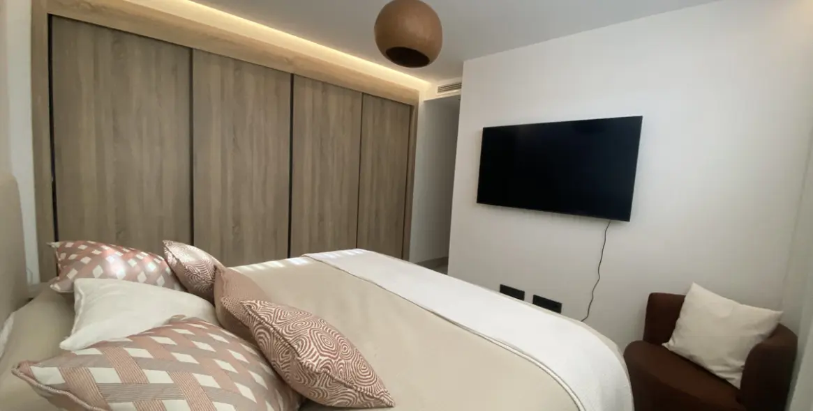 Short-term rent of penthouse in Istán 10