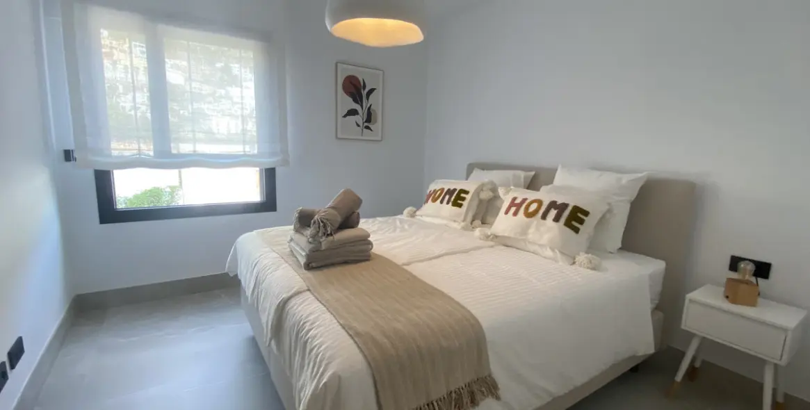 Short-term rent of penthouse in Istán 12