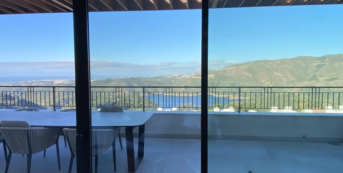 Short-term rent of penthouse in Istán 14