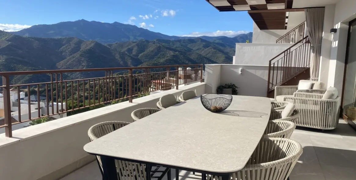 Short-term rent of penthouse in Istán 16