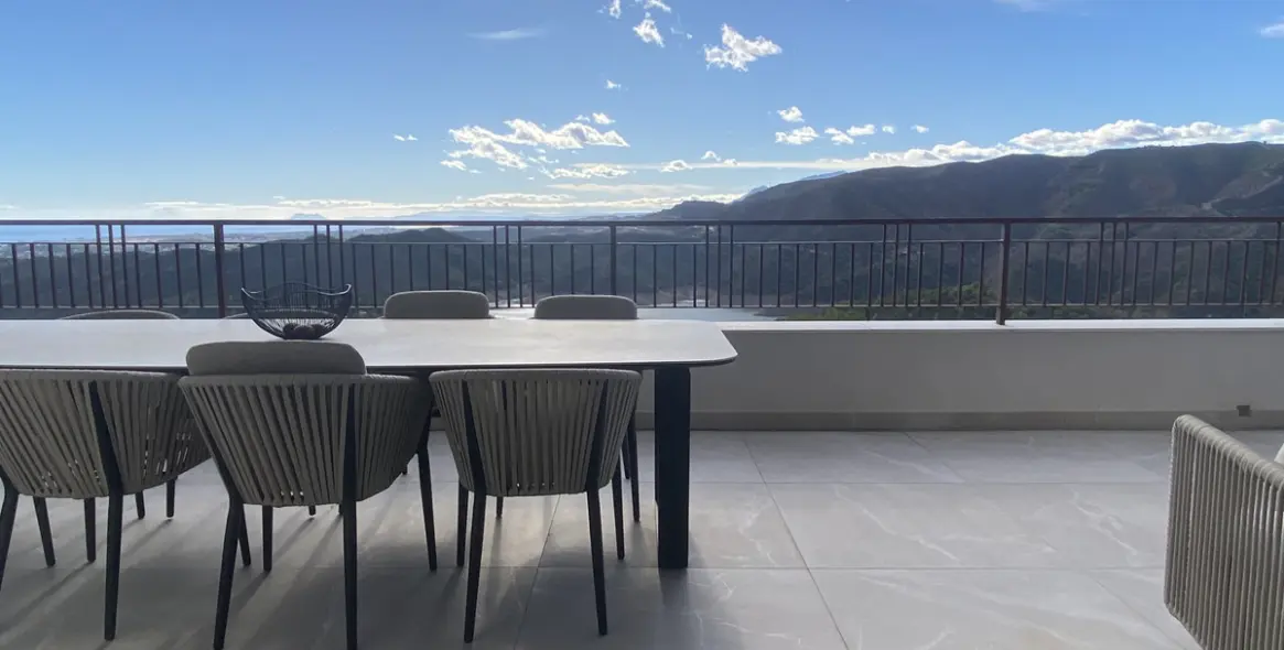 Short-term rent of penthouse in Istán 17