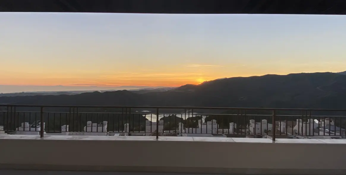 Short-term rent of penthouse in Istán 18