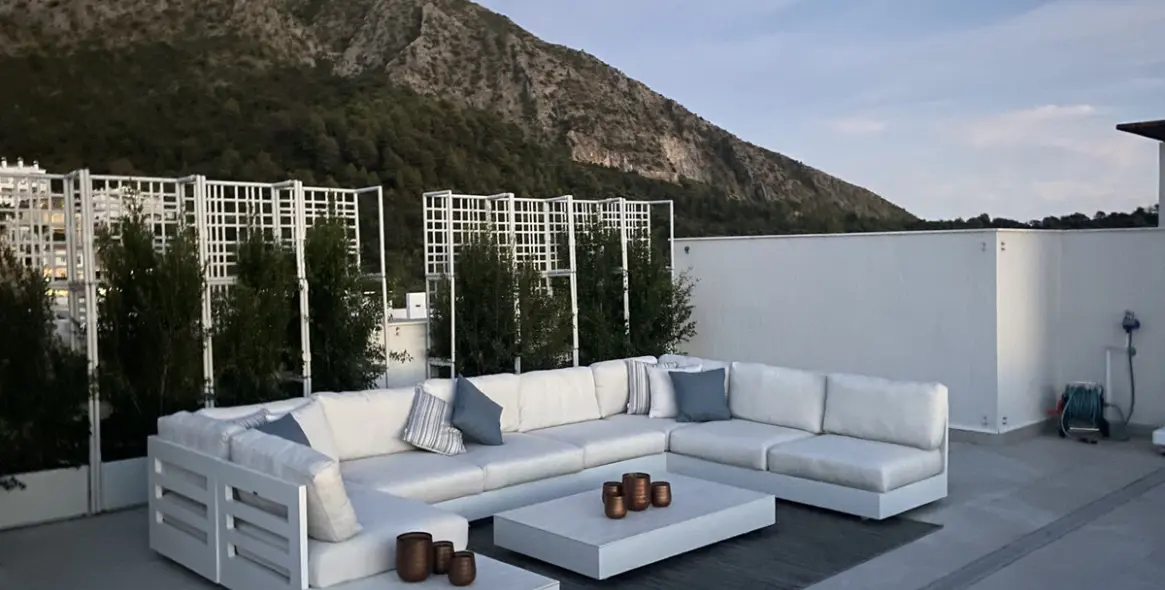 Short-term rent of penthouse in Istán 19