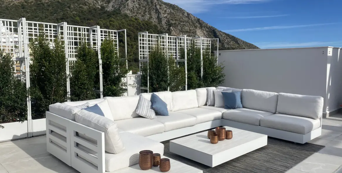 Short-term rent of penthouse in Istán 20