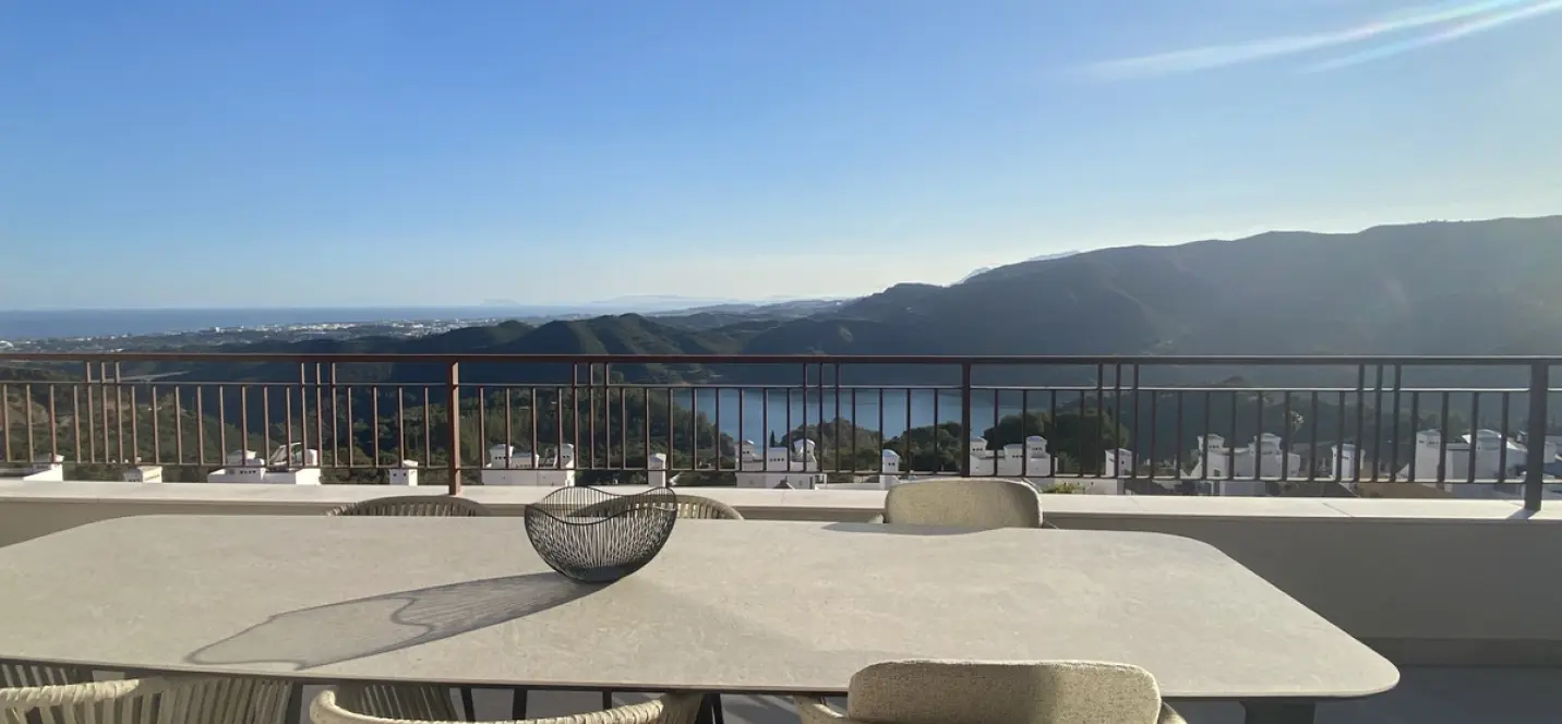 Short-term rent of penthouse in Istán 0