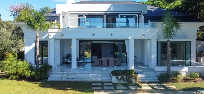 Long-term rent of detached villa in Hacienda Las Chapas 1