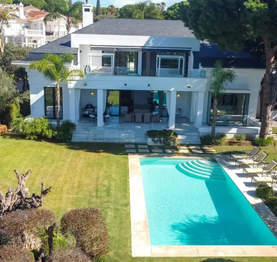 Long-term rent of detached villa in Hacienda Las Chapas