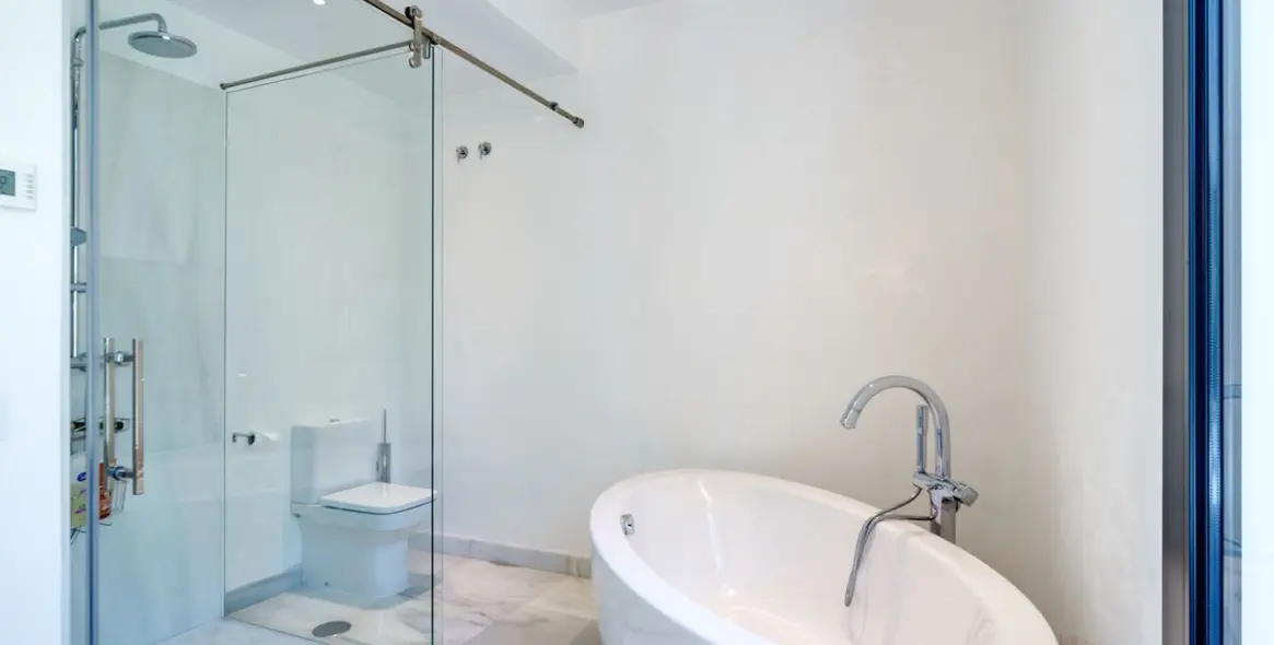 Long-term rent of detached villa in Las Chapas 32