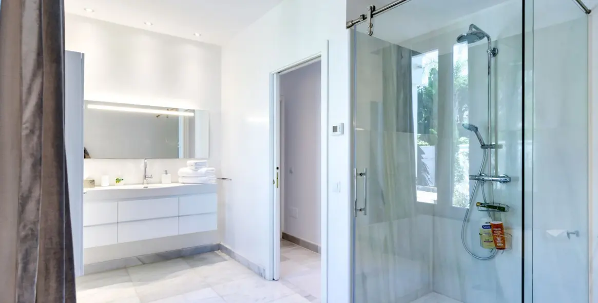 Long-term rent of detached villa in Las Chapas 33