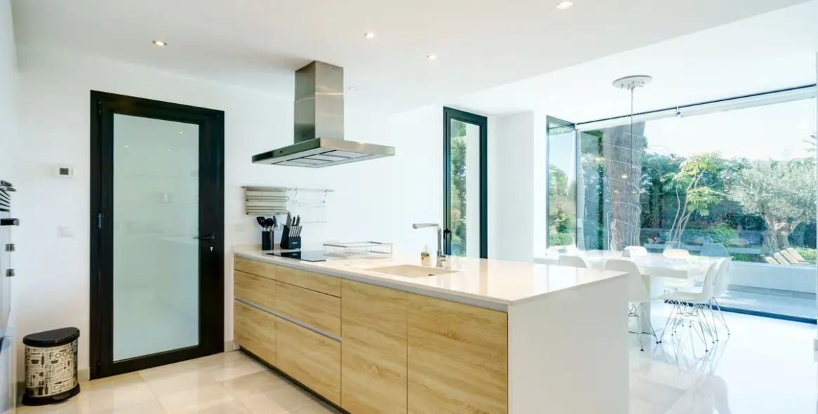 Long-term rent of detached villa in Las Chapas 49