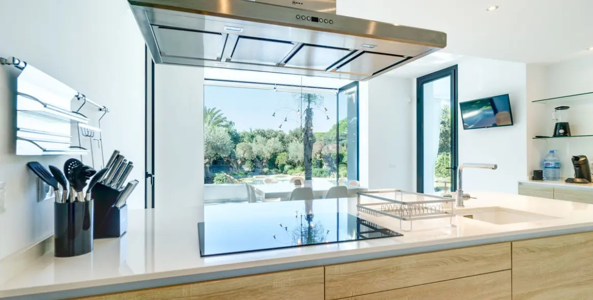 Long-term rent of detached villa in Las Chapas 50