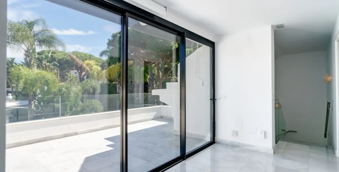 Long-term rent of detached villa in Las Chapas 59