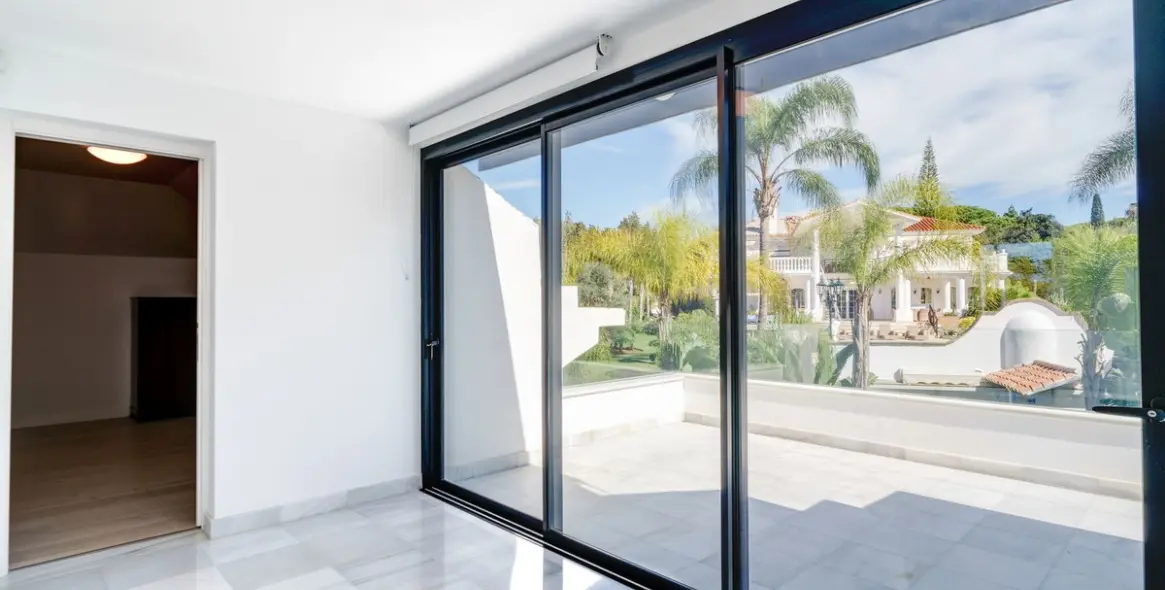 Long-term rent of detached villa in Las Chapas 60