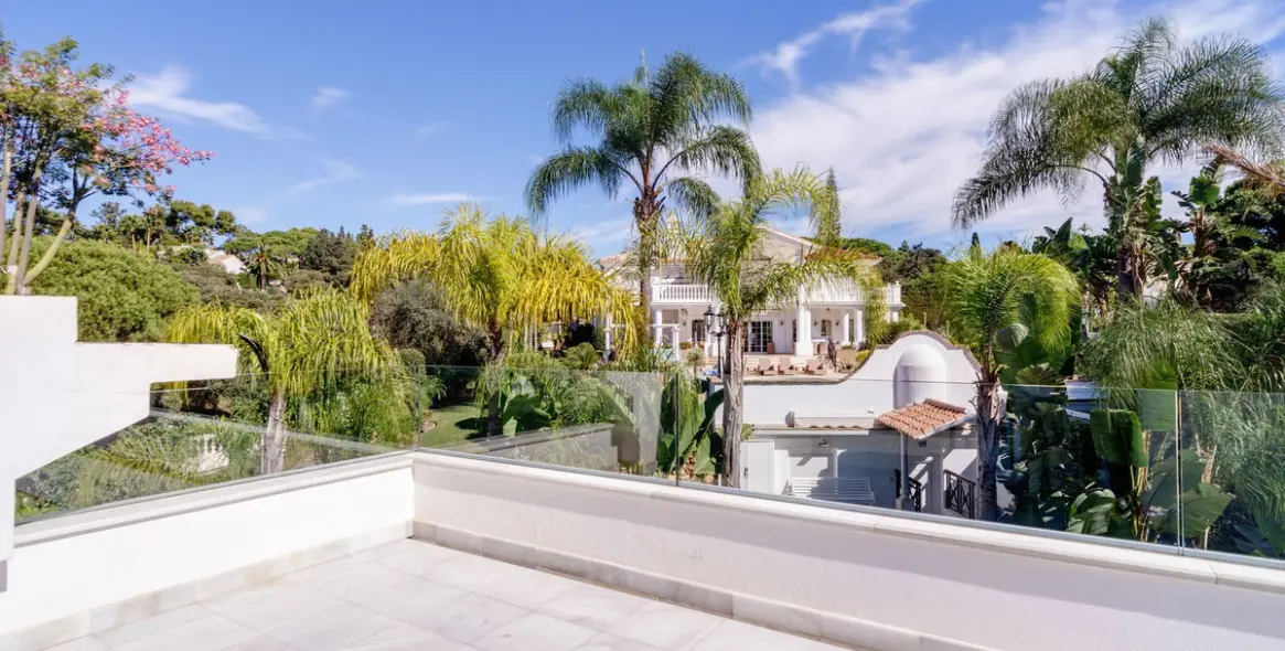 Long-term rent of detached villa in Las Chapas 61