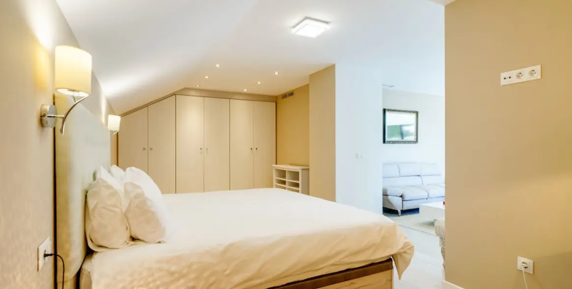 Long-term rent of detached villa in Las Chapas 97