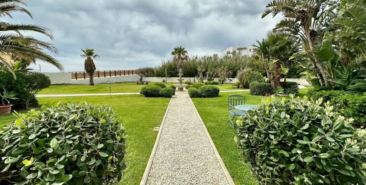 Short-term rent of detached villa in Estepona 1