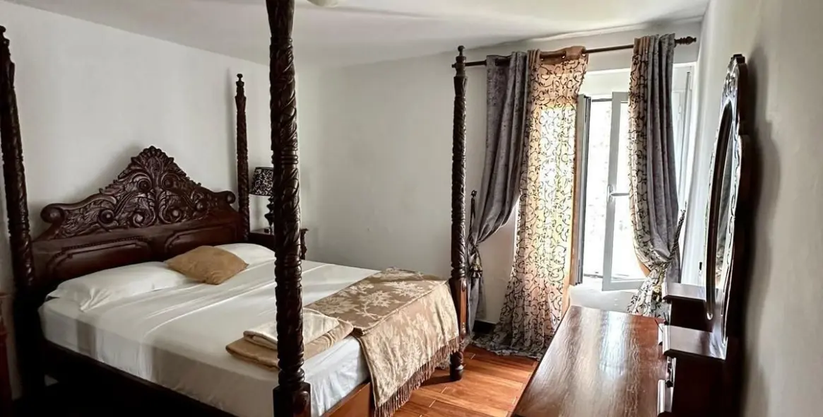 Short-term rent of detached villa in Estepona 13