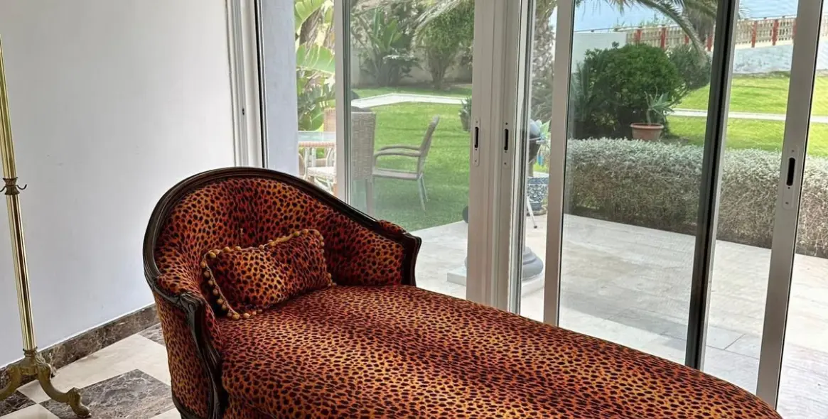 Short-term rent of detached villa in Estepona 16