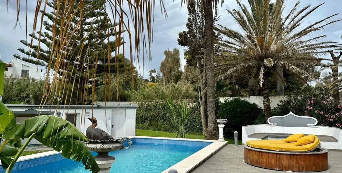Short-term rent of detached villa in Estepona 33